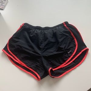 Nike shorts SIZE L